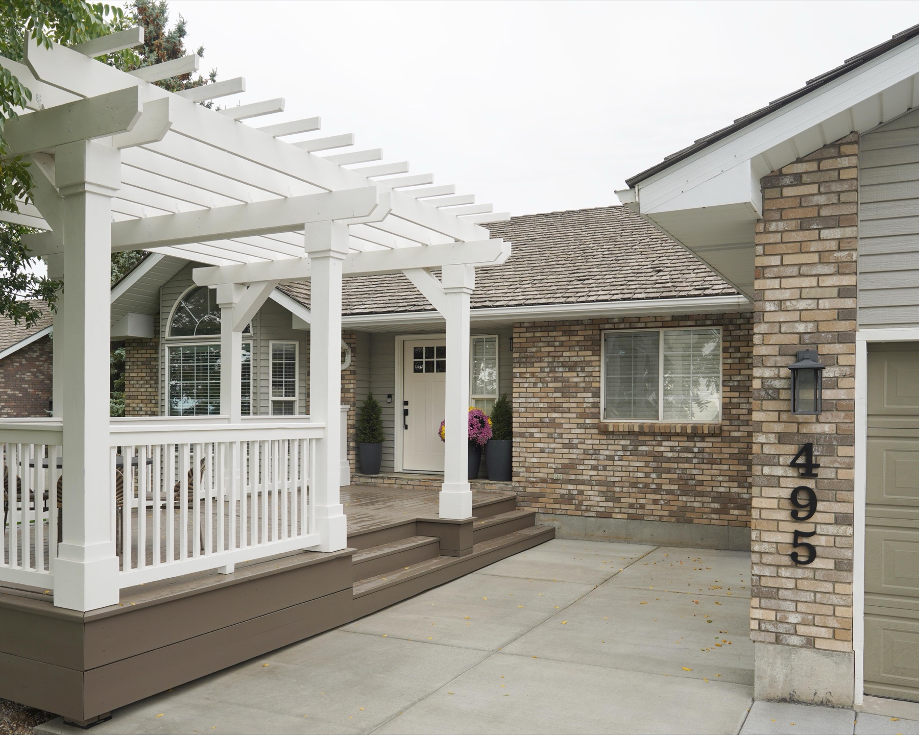 495 S Millhollow Rd — front of home with pergola porch